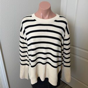 Gap Striped Black and White Women's Sweater Sz S